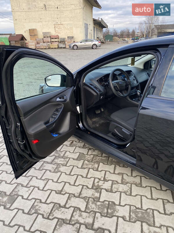 Седан Ford Focus 2015 в Сарнах