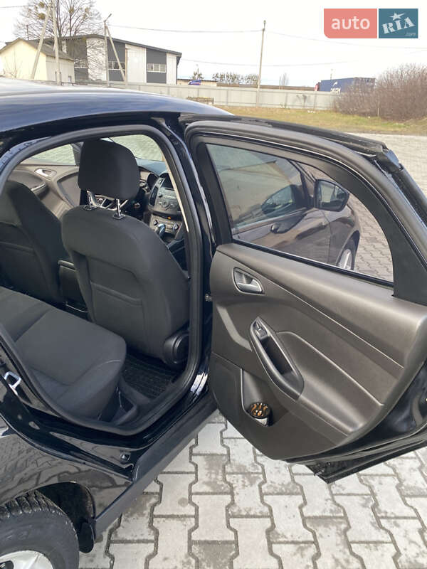 Седан Ford Focus 2015 в Сарнах