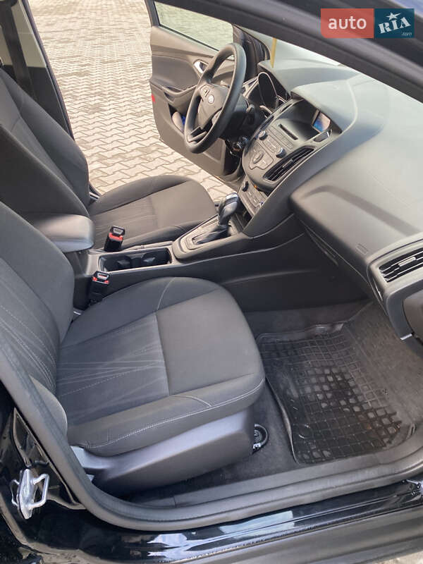 Седан Ford Focus 2015 в Сарнах