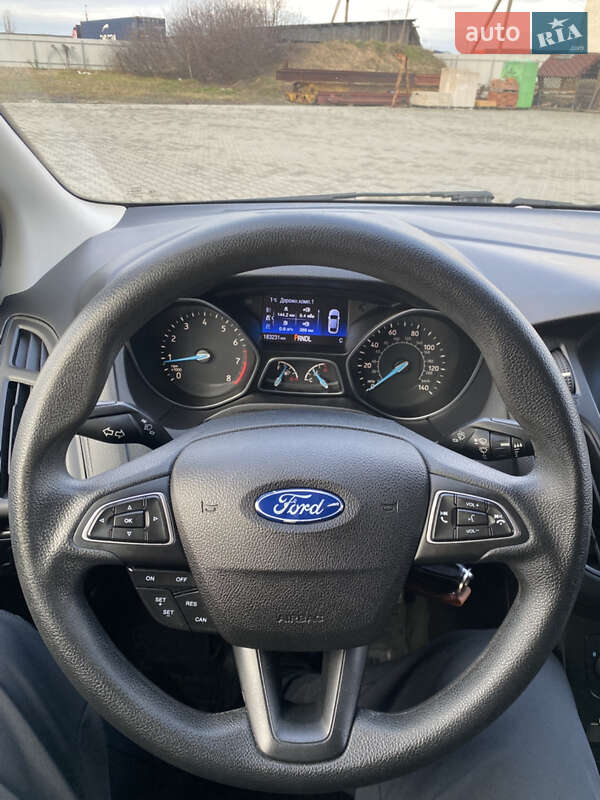 Седан Ford Focus 2015 в Сарнах