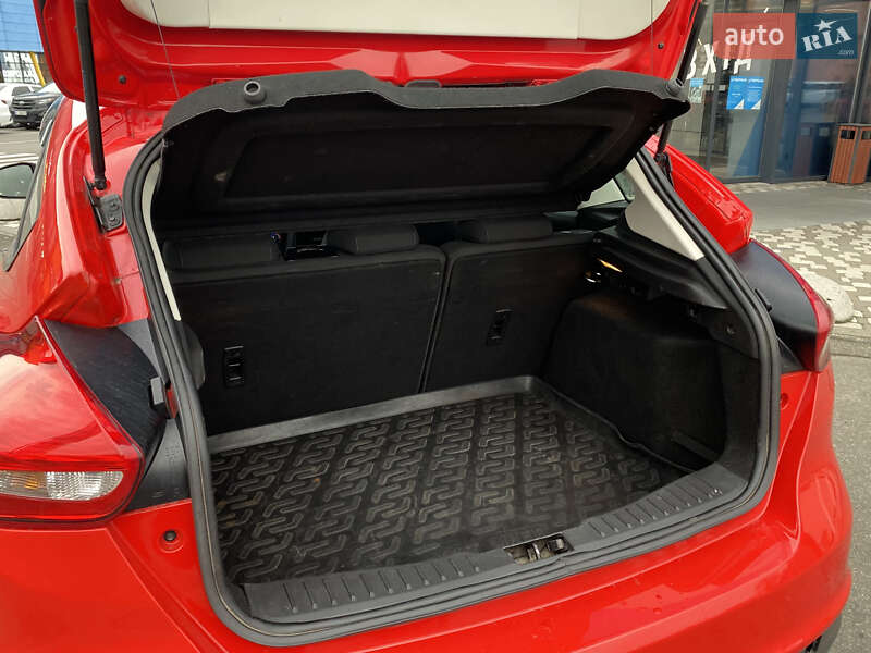 Хэтчбек Ford Focus 2015 в Киеве