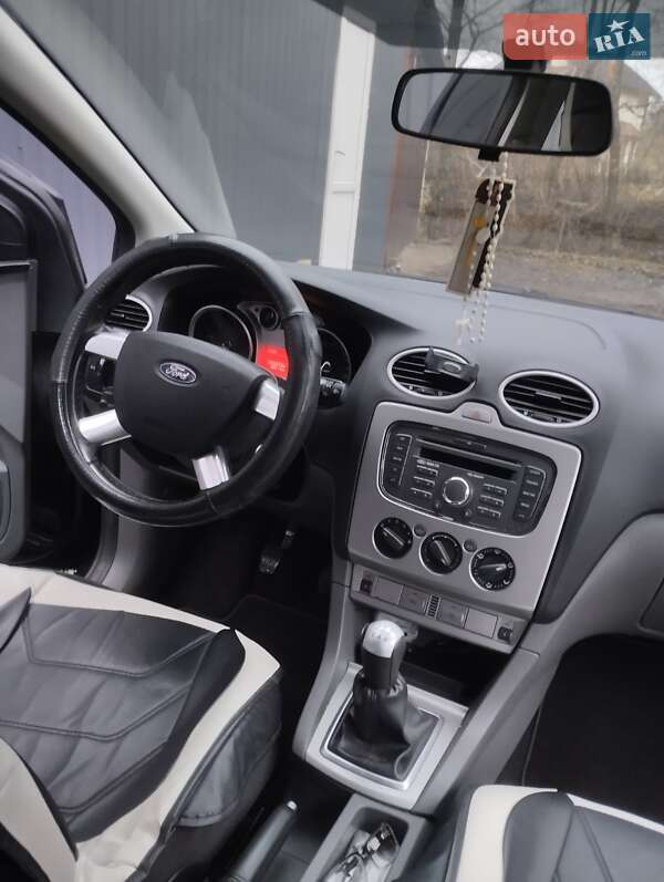 Хетчбек Ford Focus 2010 в Сваляві