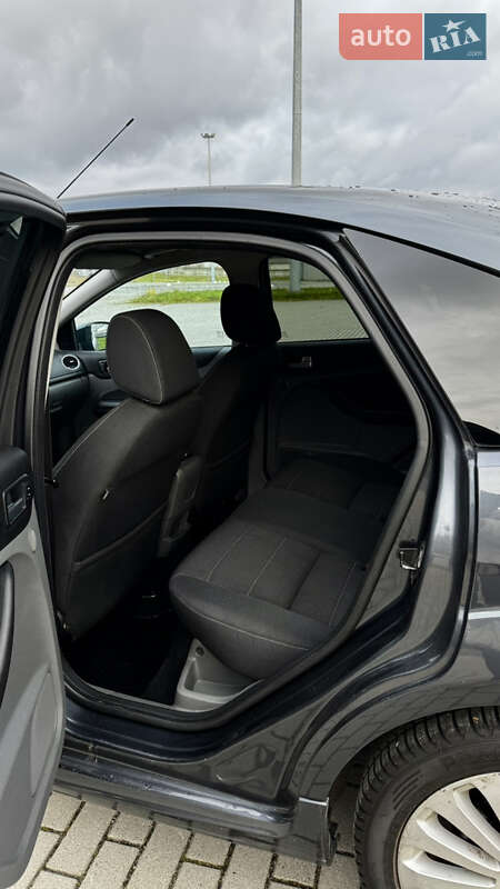 Хэтчбек Ford Focus 2010 в Львове
