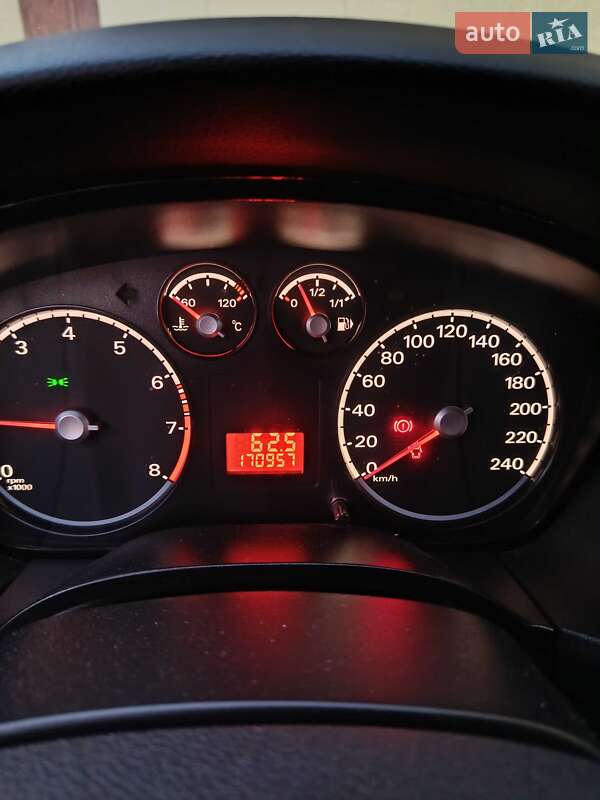 Хэтчбек Ford Focus 2011 в Львове