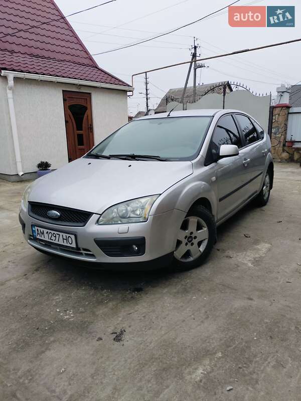 Хэтчбек Ford Focus 2006 в Радомышле