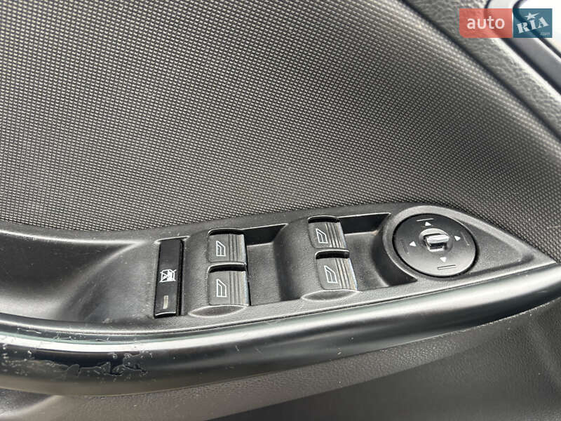 Хэтчбек Ford Focus 2013 в Полтаве