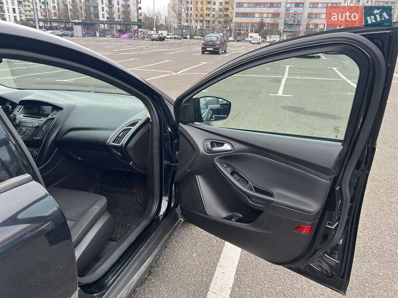Хэтчбек Ford Focus 2015 в Киеве