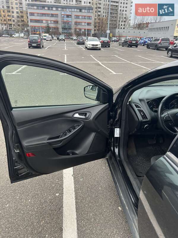 Хэтчбек Ford Focus 2015 в Киеве