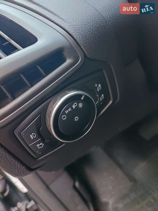 Хэтчбек Ford Focus 2015 в Чернигове
