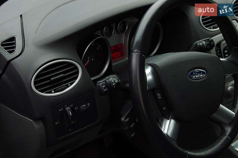 Хэтчбек Ford Focus 2010 в Ворзеле