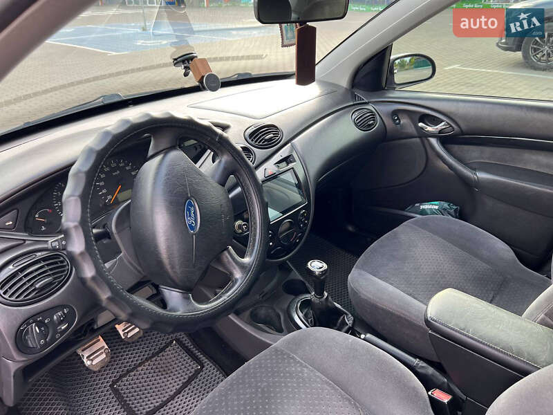 Седан Ford Focus 2004 в Золочеві