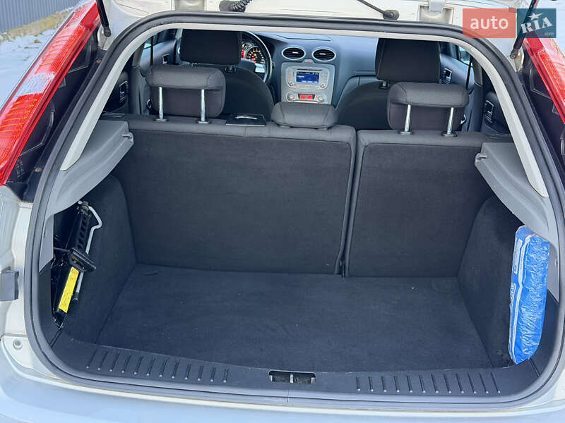 Хетчбек Ford Focus 2010 в Чернівцях