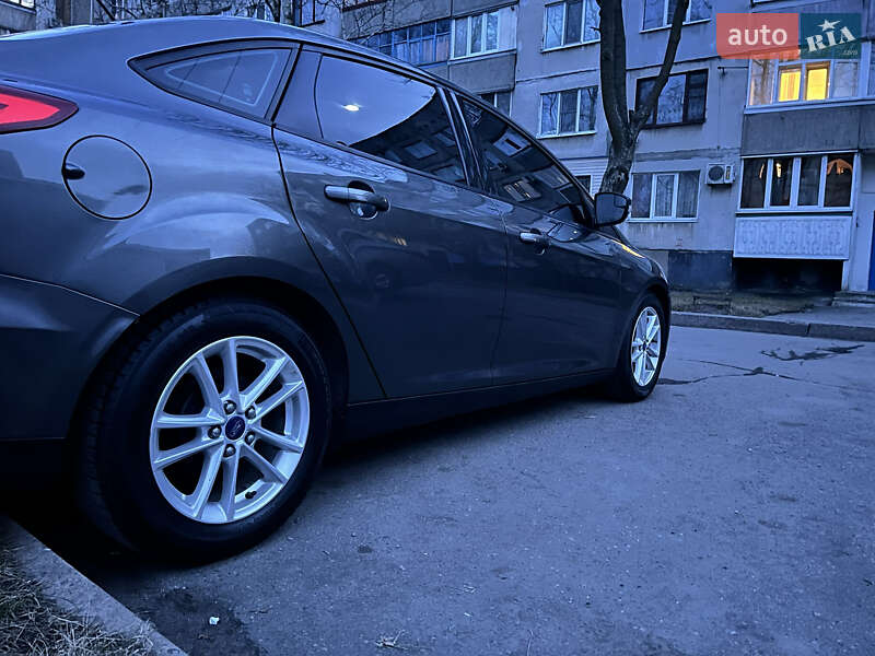 Седан Ford Focus 2015 в Першотравенске