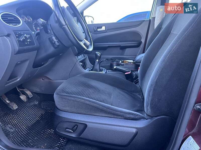 Хетчбек Ford Focus 2005 в Золочеві