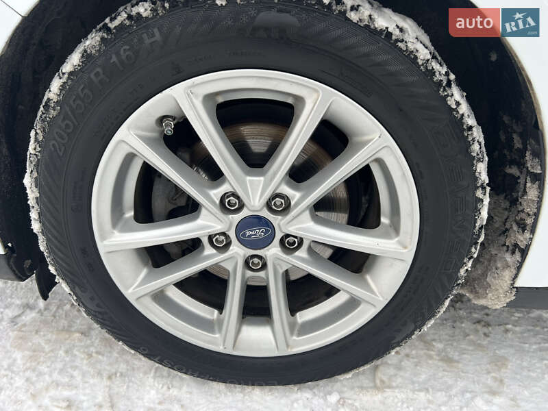 Хэтчбек Ford Focus 2015 в Киеве