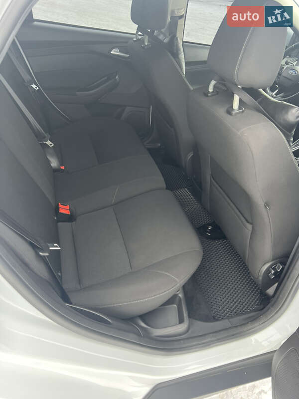 Хэтчбек Ford Focus 2015 в Киеве
