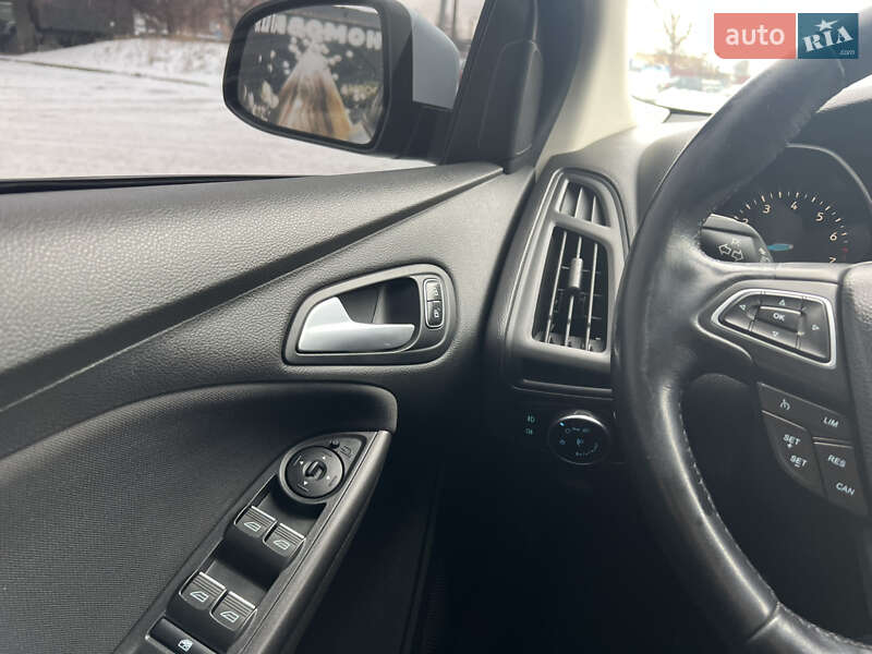 Хэтчбек Ford Focus 2015 в Киеве