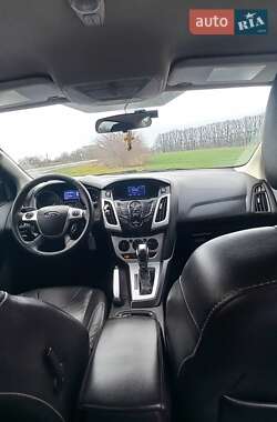 Седан Ford Focus 2012 в Градижске