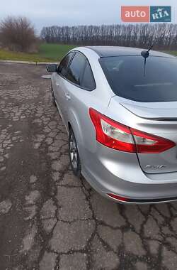 Седан Ford Focus 2012 в Градижске
