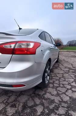 Седан Ford Focus 2012 в Градижске