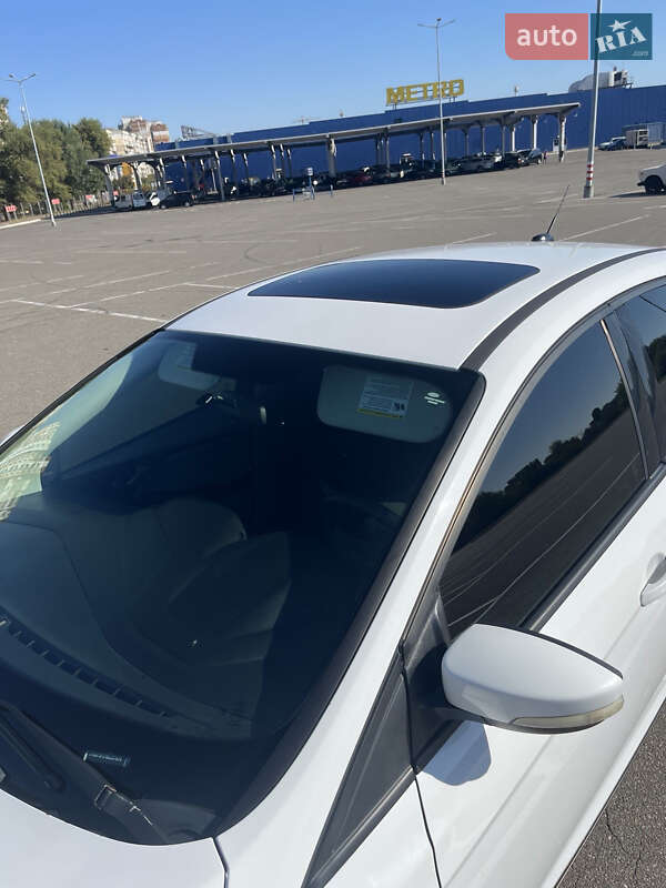 Седан Ford Focus 2015 в Киеве