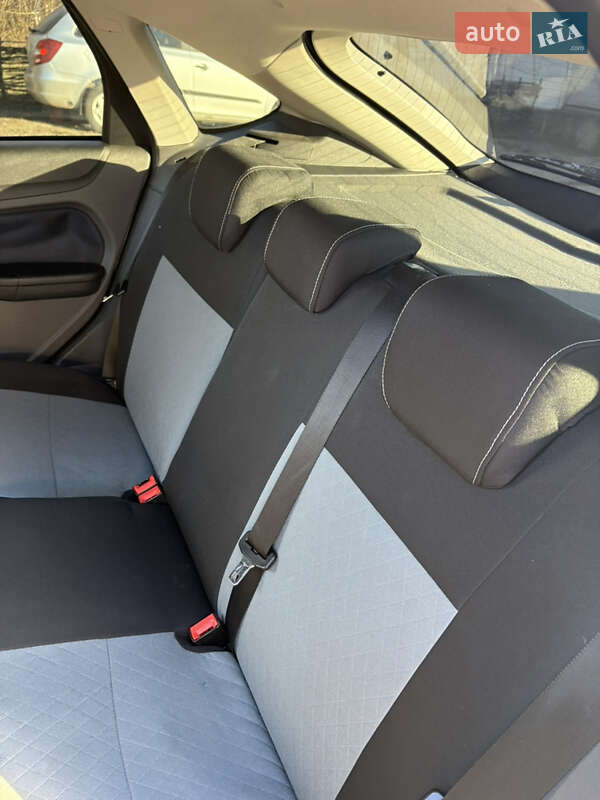 Хэтчбек Ford Focus 2005 в Киеве