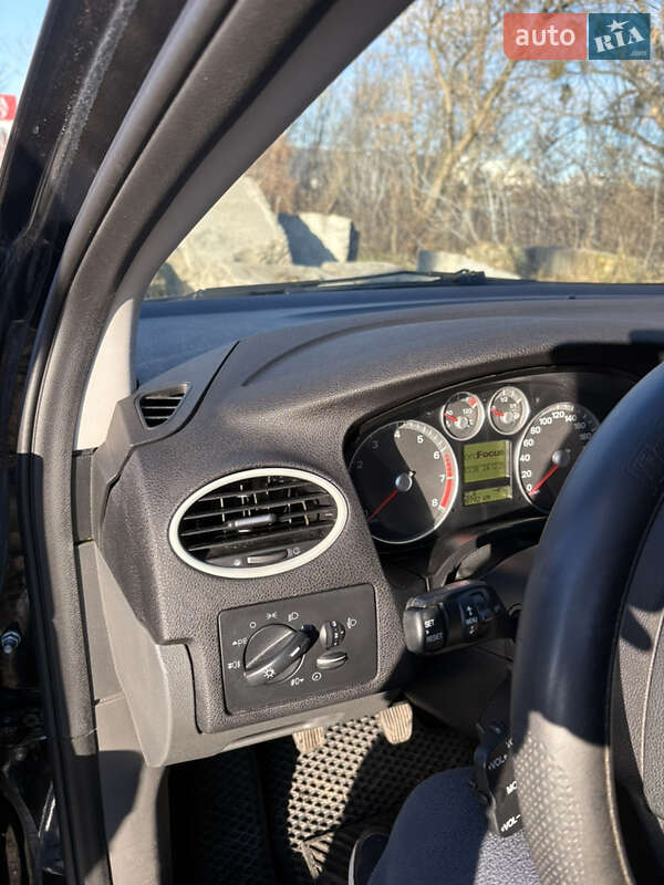 Хэтчбек Ford Focus 2005 в Киеве