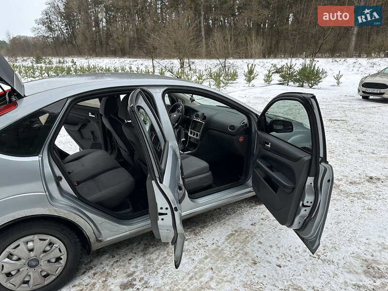 Хэтчбек Ford Focus 2005 в Киеве фото 13 Хэтчбек Ford Focus 2005 в Киеве