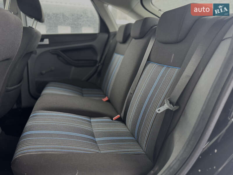 Хэтчбек Ford Focus 2008 в Староконстантинове