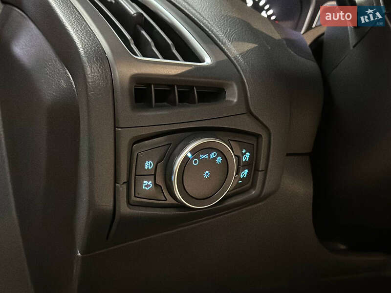 Хэтчбек Ford Focus 2016 в Днепре