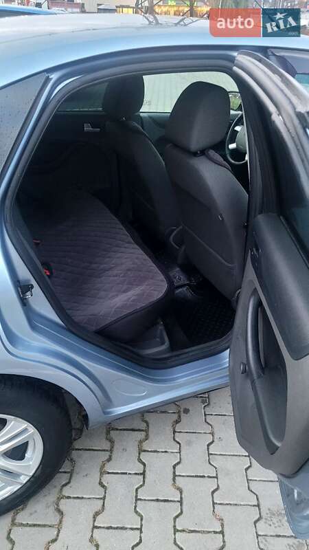 Хэтчбек Ford Focus 2006 в Виннице