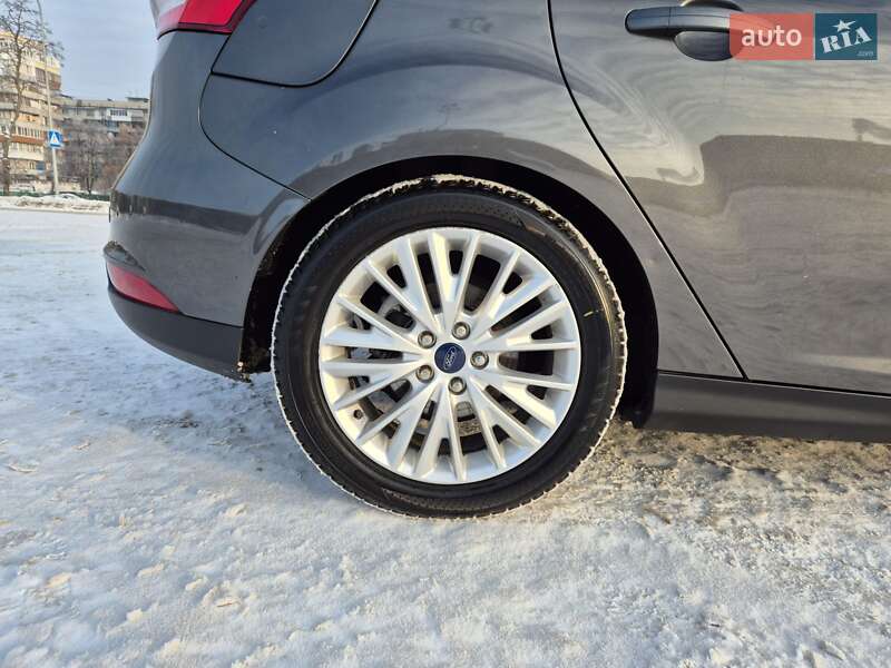 Хэтчбек Ford Focus 2015 в Киеве