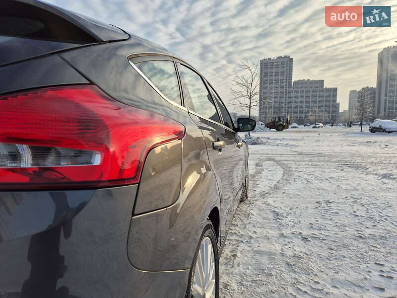 Хэтчбек Ford Focus 2015 в Киеве