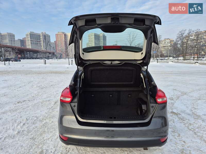 Хэтчбек Ford Focus 2015 в Киеве