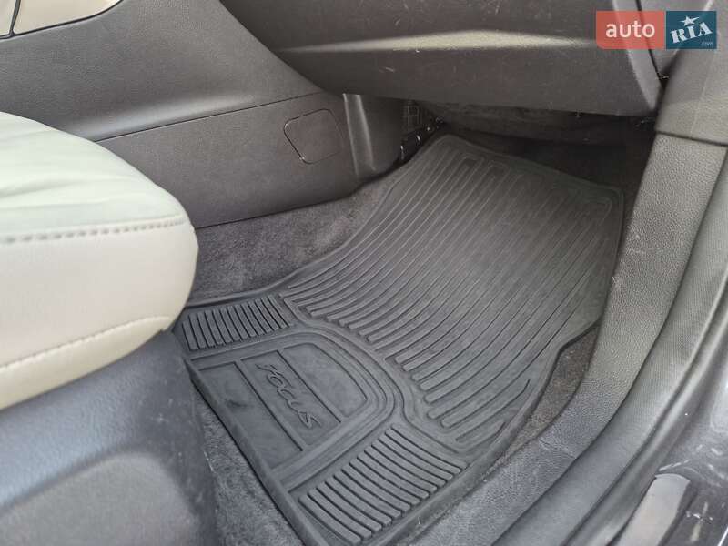 Хэтчбек Ford Focus 2015 в Киеве