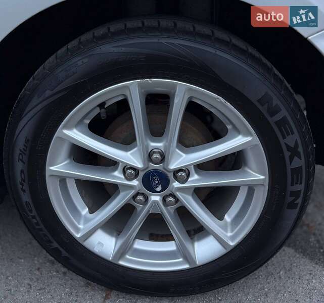 Хэтчбек Ford Focus 2015 в Днепре