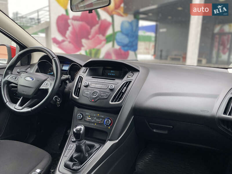 Хетчбек Ford Focus 2015 в Києві фото 11 Хетчбек Ford Focus 2015 в Києві