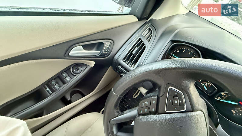Седан Ford Focus 2015 в Теплику