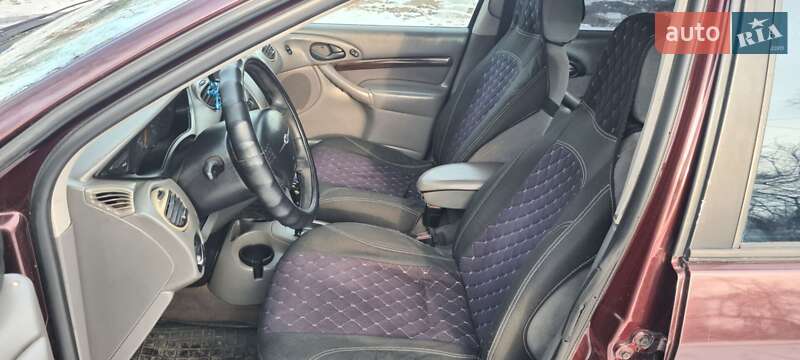 Седан Ford Focus 2001 в Черкасах
