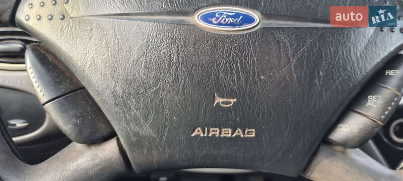 Седан Ford Focus 2001 в Черкасах