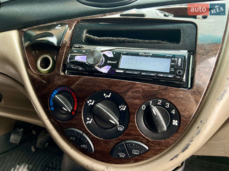 Хетчбек Ford Focus 2000 в Івано-Франківську