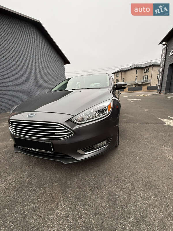 Хэтчбек Ford Focus 2016 в Вишневом