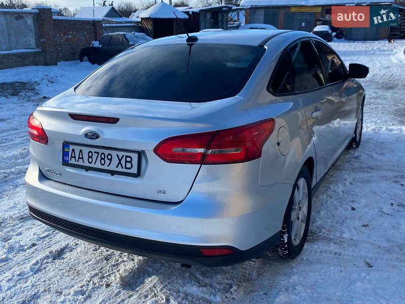 Седан Ford Focus 2015 в Ромнах