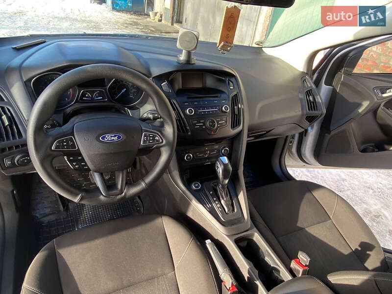 Седан Ford Focus 2015 в Ромнах
