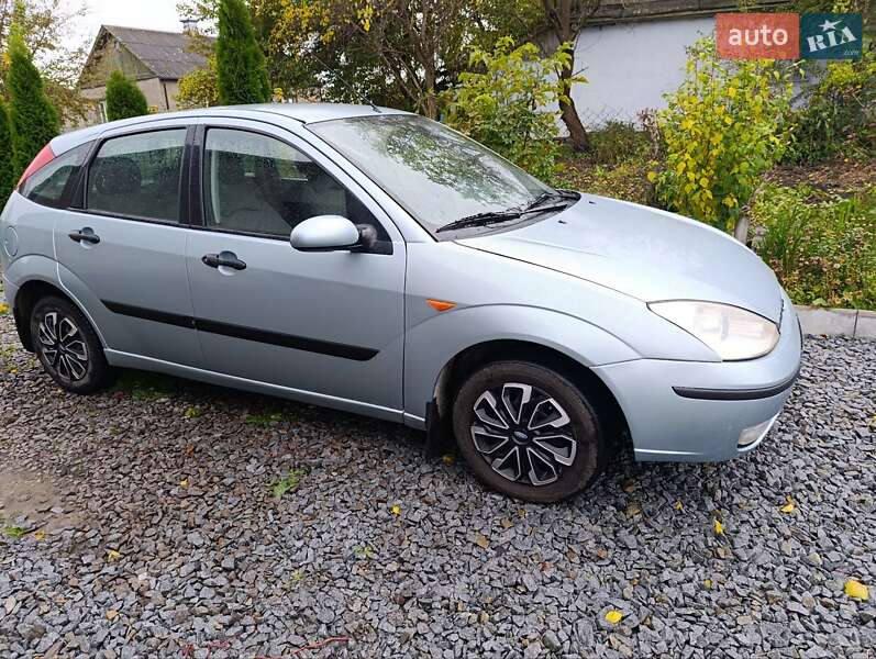 Хэтчбек Ford Focus 2003 в Корце