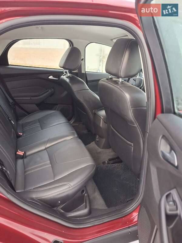 Седан Ford Focus 2013 в Ромнах