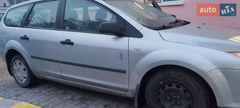 Универсал Ford Focus 2004 в Карловке фото 4 Универсал Ford Focus 2004 в Карловке