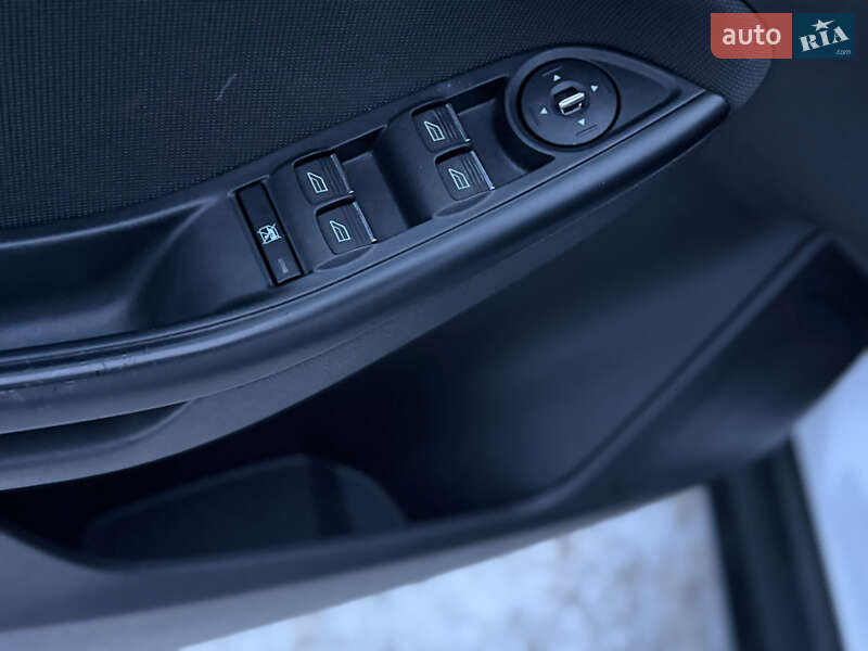Хетчбек Ford Focus 2014 в Києві фото 12 Хетчбек Ford Focus 2014 в Києві