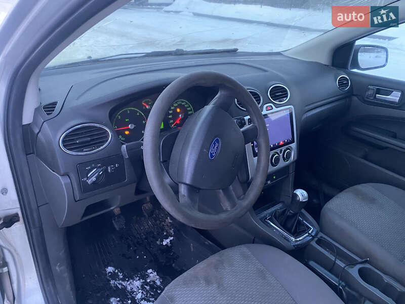 Універсал Ford Focus 2005 в Ромнах