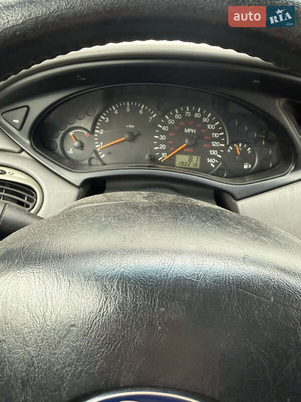 Седан Ford Focus 2002 в Киеве